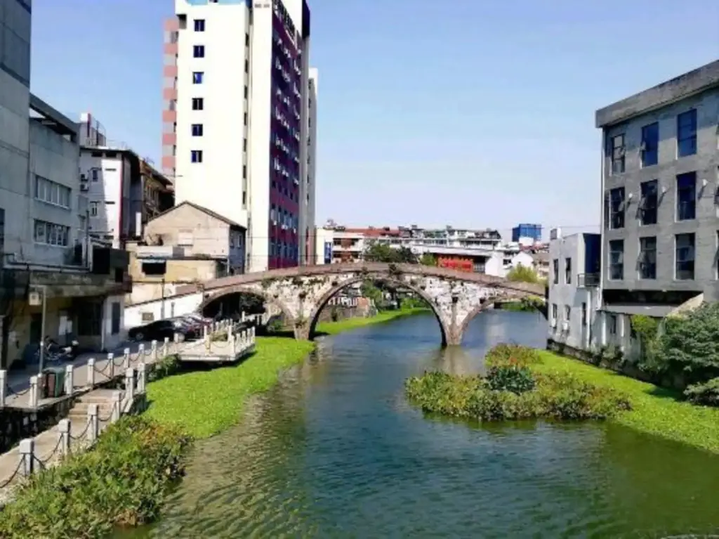 Хучжоу: OFS HOTEL(Huzhou Clothes Street Store)