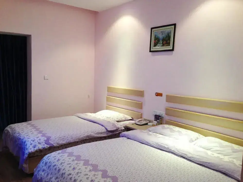 Ичан: Fenglinwan Hotel (Yichang Jiefang Road Food Street Binjiang Branch)