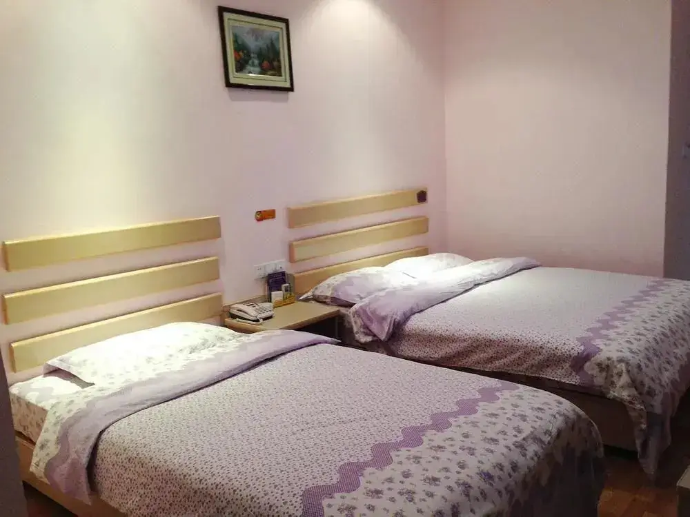 Ичан: Fenglinwan Hotel (Yichang Jiefang Road Food Street Binjiang Branch)
