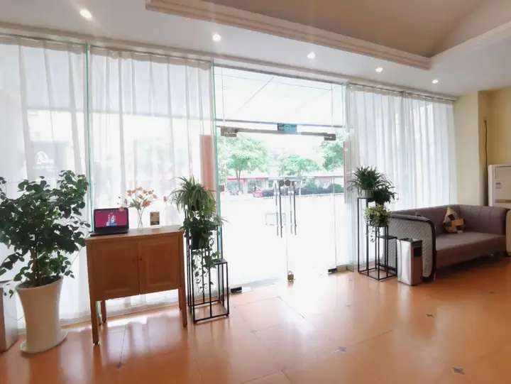 Уси: Homeinn Hotel (Wuxi Binhu Commercial Street Taihu Yuantouzhu Scenic Area)