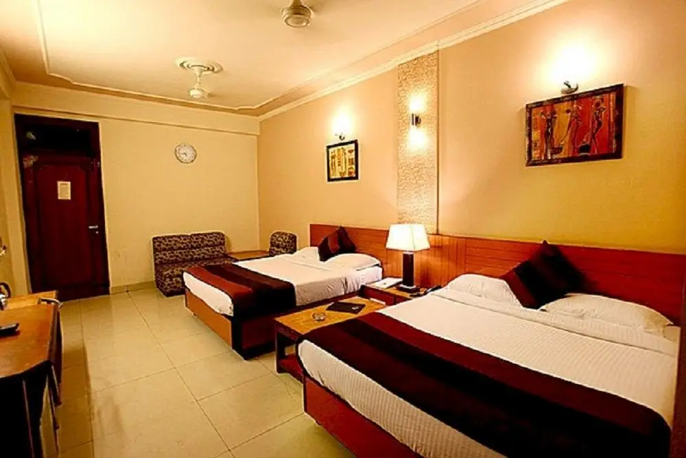 Москва: Mary Gold Hotel