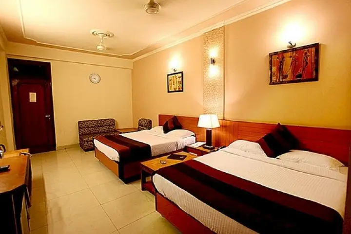 Москва: Mary Gold Hotel