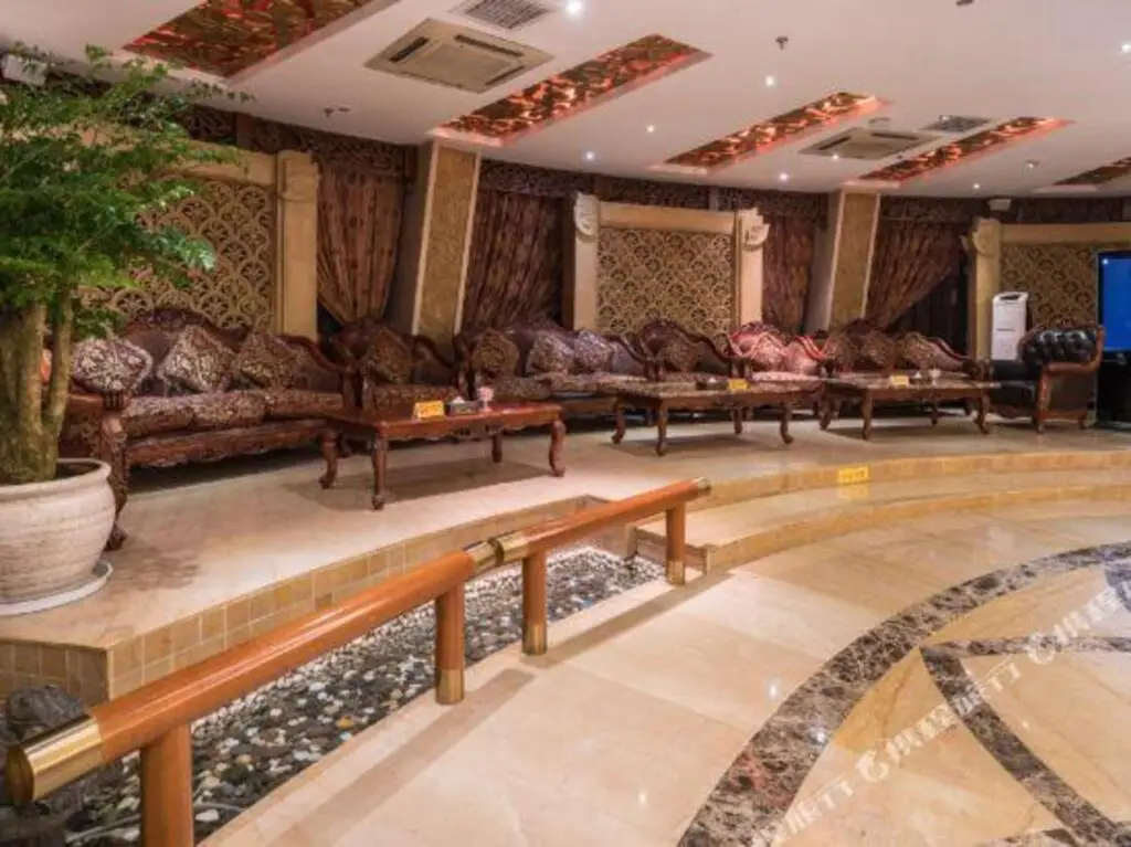 Куньмин: Chunxia Qiudong Hotspring Hotel Kunming Xingyuan Road
