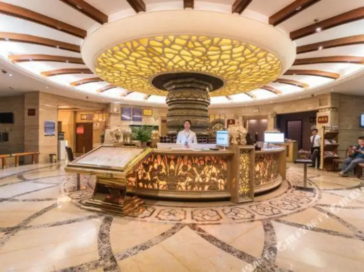 Куньмин: Chunxia Qiudong Hotspring Hotel Kunming Xingyuan Road