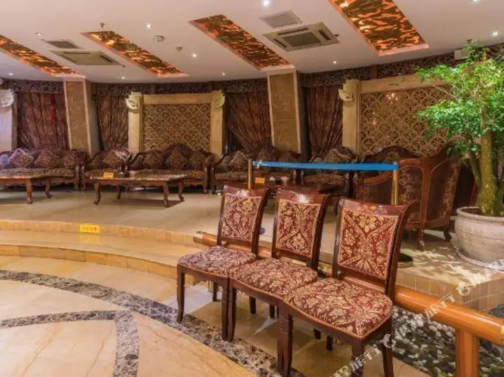 Куньмин: Chunxia Qiudong Hotspring Hotel Kunming Xingyuan Road