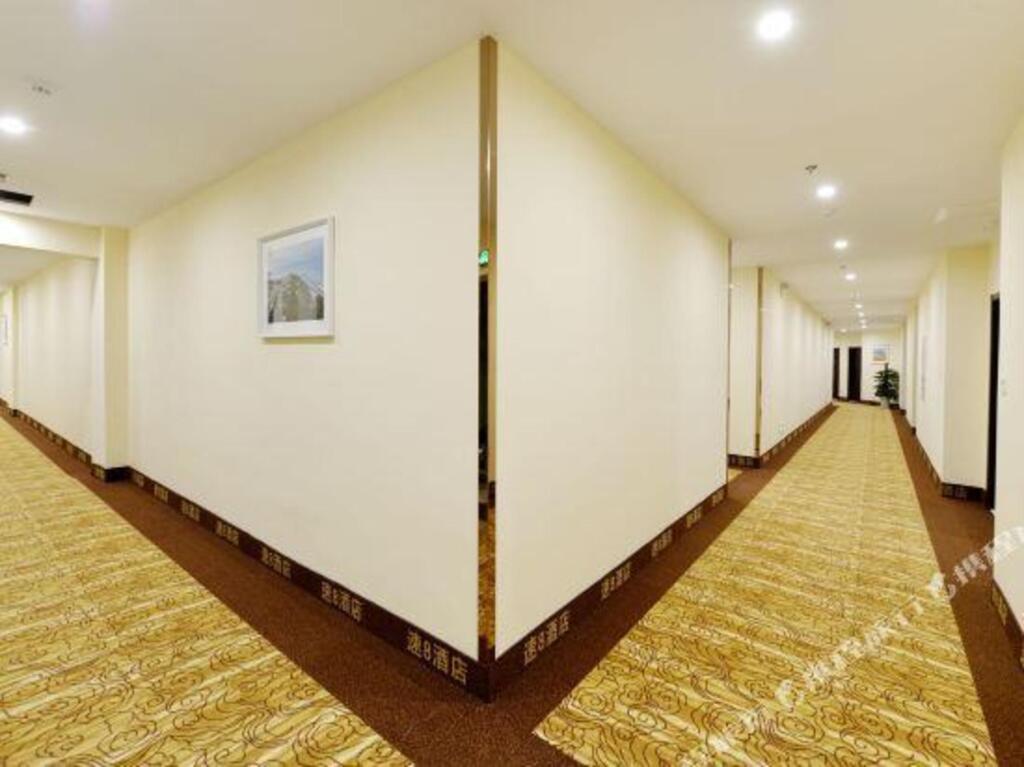Super 8 Hotel (Penglai Penglaige Dengzhou Road) — фото 1