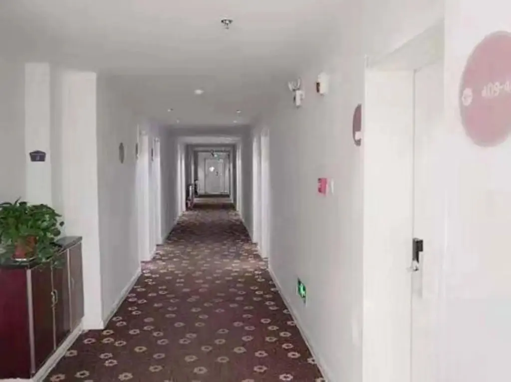 Фушунь: Homeinn Pebble Hotel (Fushun North Station Yong'an Bridge)