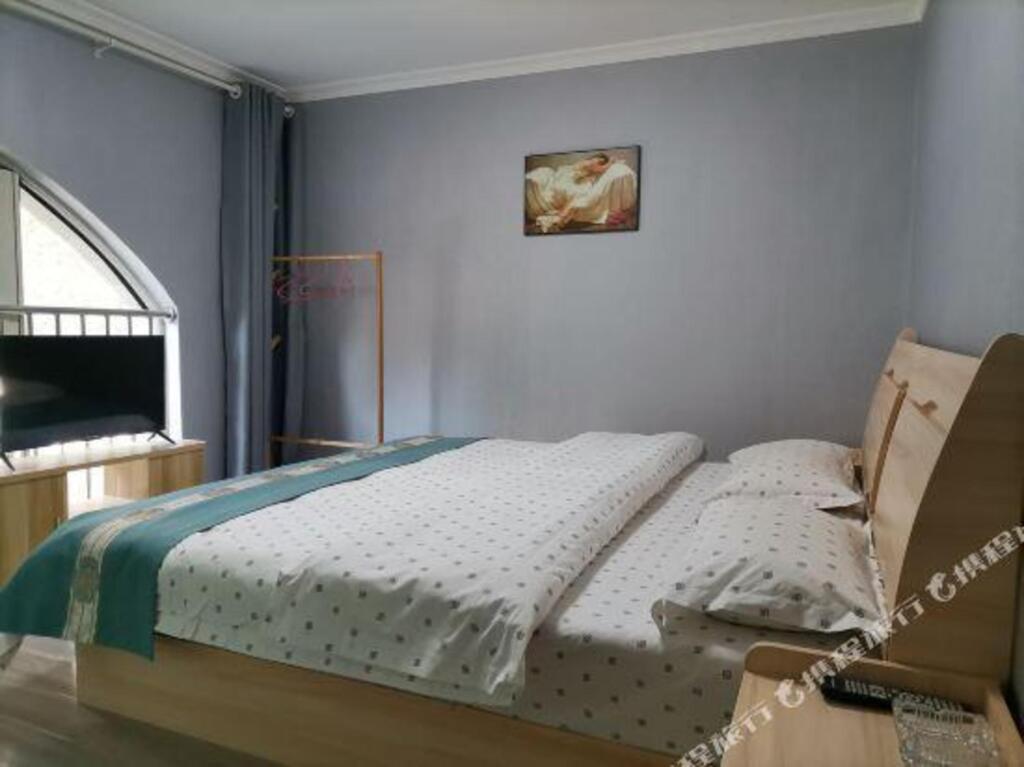 Ухань: Longfeng Hotel (Wuhan Peace Park Wushang City Aole Branch)