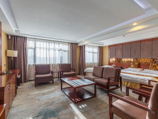 Golden Emperor Hotel — фото 1