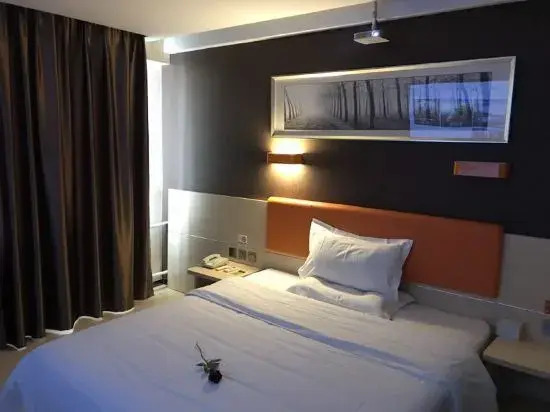 Далянь: 7 Days Premium Hotel (Dalian Airport Walmart Food Street)
