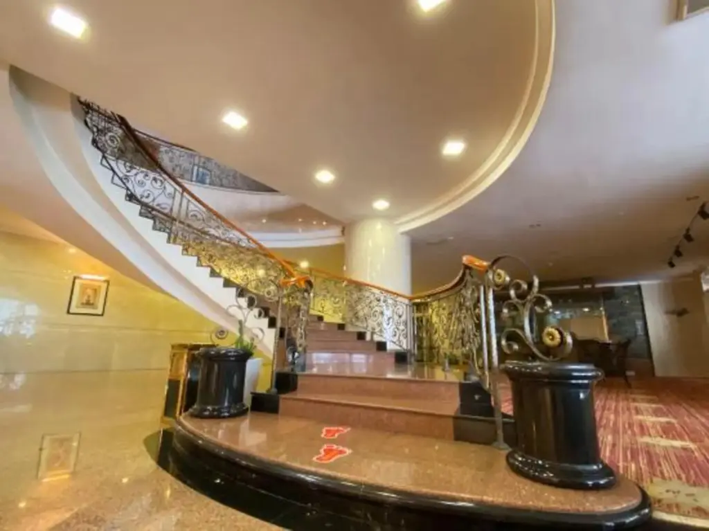 Инин: Yili Huacheng Hotel (Liuxing Street)