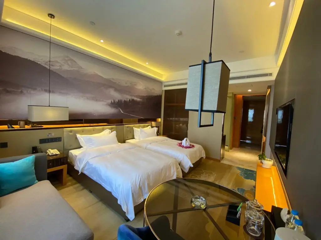 Инин: Yili Huacheng Hotel (Liuxing Street)
