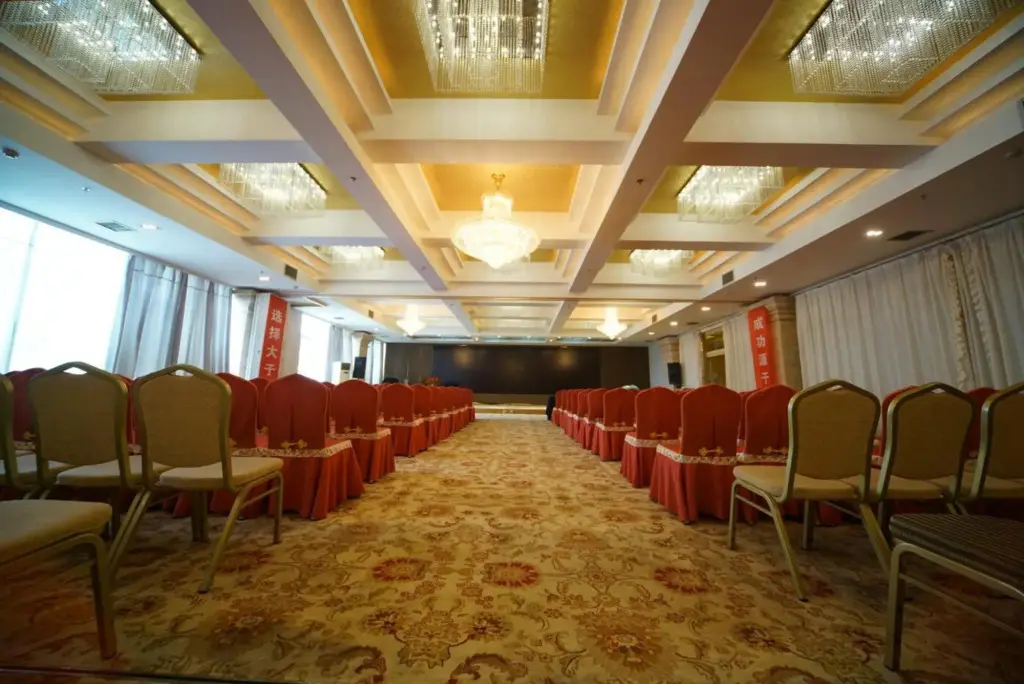 Инин: Yili Huacheng Hotel (Liuxing Street)