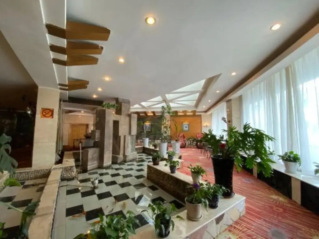 Инин: Yili Huacheng Hotel (Liuxing Street)