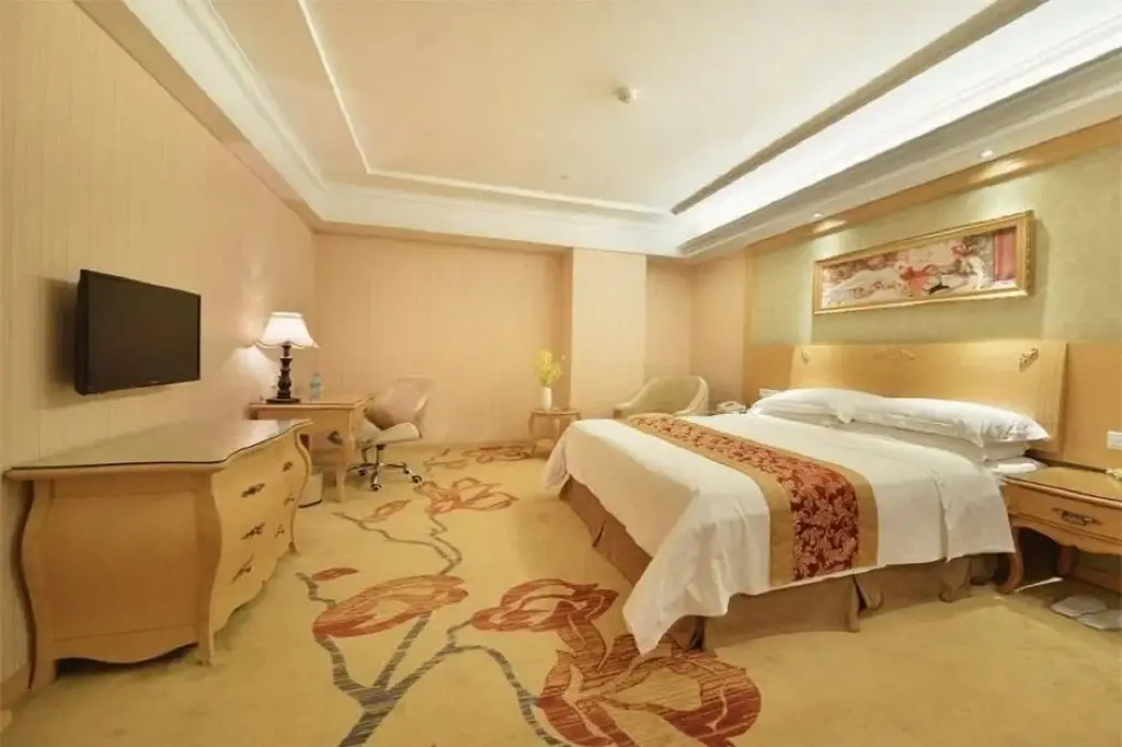 Гуанчжоу: Vienna Hotel (Guangzhou Baiyun Airport Zhongluotan)