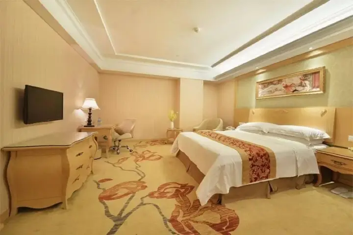 Гуанчжоу: Vienna Hotel (Guangzhou Baiyun Airport Zhongluotan)