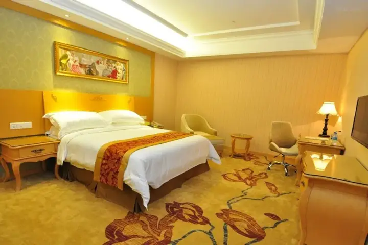 Гуанчжоу: Vienna Hotel (Guangzhou Baiyun Airport Zhongluotan)
