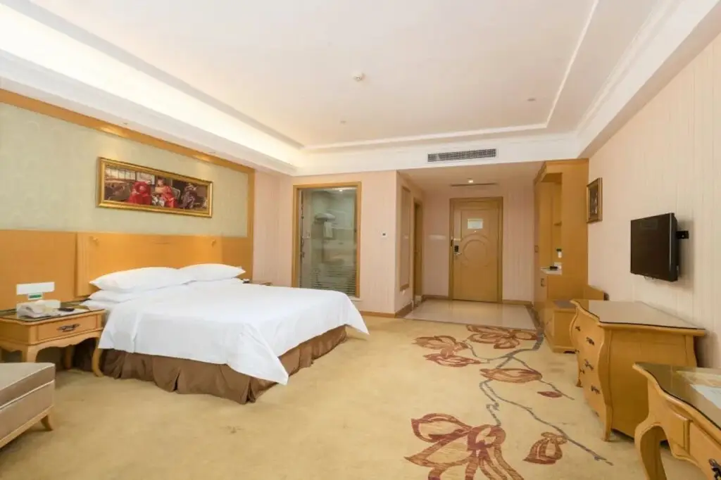 Гуанчжоу: Vienna Hotel (Guangzhou Baiyun Airport Zhongluotan)