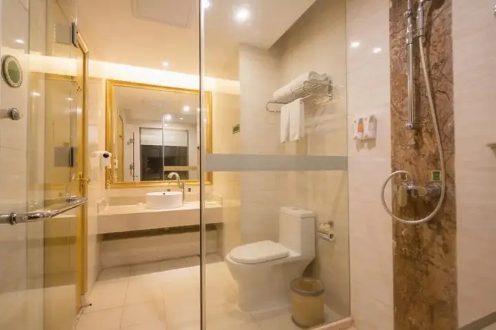Гуанчжоу: Vienna Hotel (Guangzhou Baiyun Airport Zhongluotan)