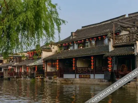 Цзясинь: Zhenshui Courtyard · 180° River-View · Designer's Aesthetic | Panoramic Resort Guesthouse (Xitang)