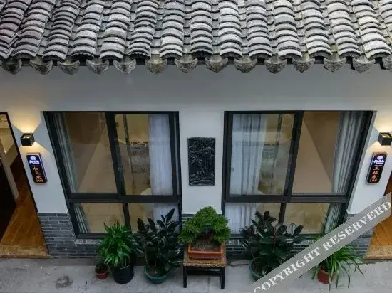 Цзясинь: Zhenshui Courtyard · 180° River-View · Designer's Aesthetic | Panoramic Resort Guesthouse (Xitang)