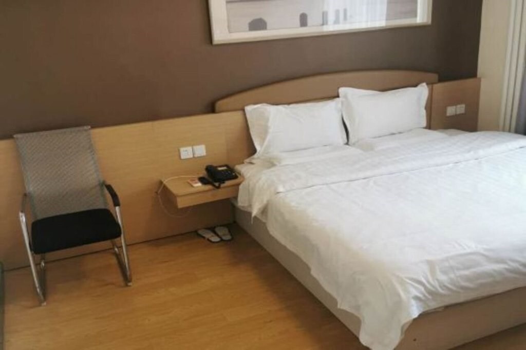 Харбин: 7 Days Inn Chengde Square