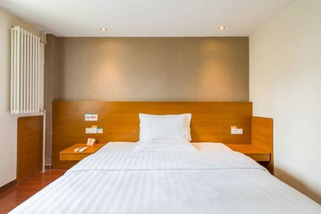Харбин: 7 Days Inn Chengde Square