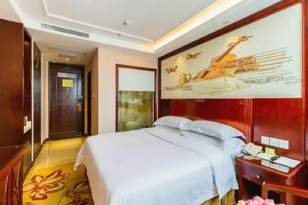 Шэньчжэнь: Vienna Hotel Shenzhen Guanlan Guanguang Road Fushikang Branch