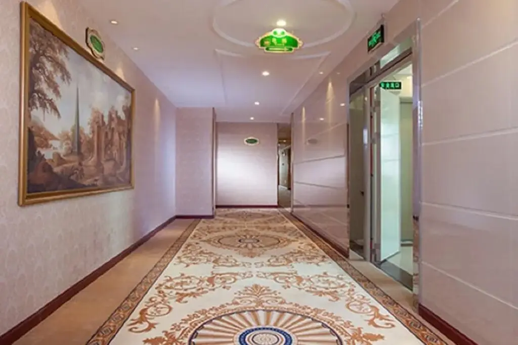 Шэньчжэнь: Vienna Hotel Shenzhen Guanlan Guanguang Road Fushikang Branch