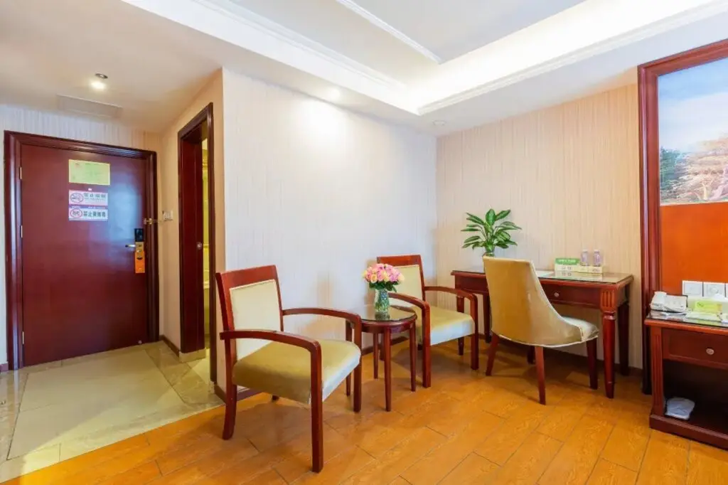 Шэньчжэнь: Vienna Hotel Shenzhen Guanlan Guanguang Road Fushikang Branch