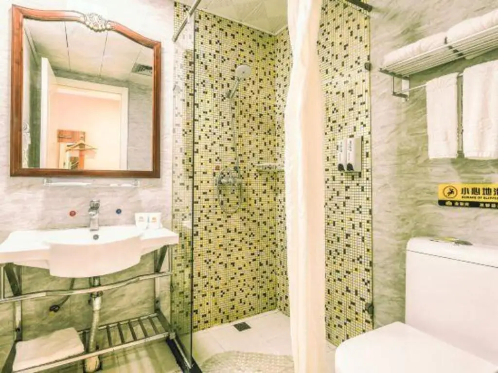 Чунцин: Chengyi Youxuan Hotel (Chongqing Guanyinqiao, Hongqi Hegou Light Rail Station)