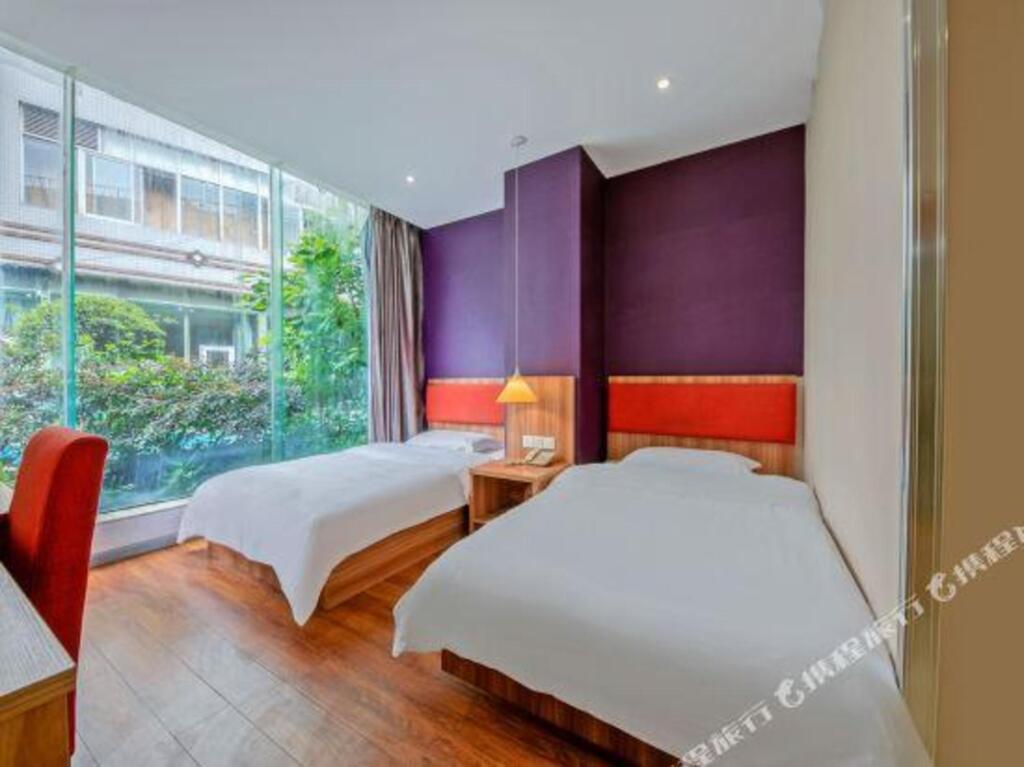 Чунцин: Chengyi Youxuan Hotel (Chongqing Guanyinqiao, Hongqi Hegou Light Rail Station)