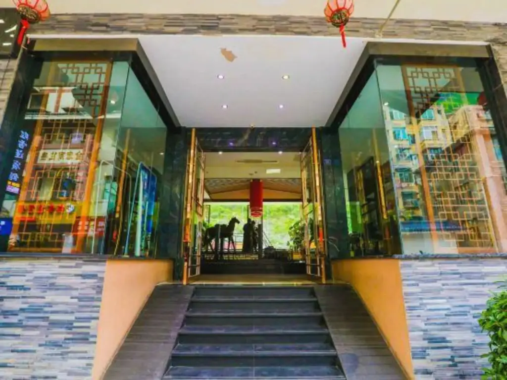 Кандин: Yuma Hotel
