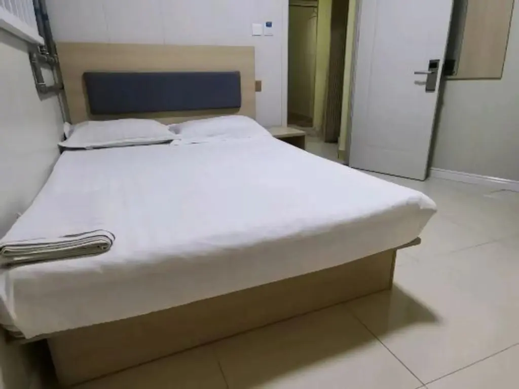 Цзинань: Pod Inn Chain Hotel (Jinan Qilu Hospital Quancheng Plaza)