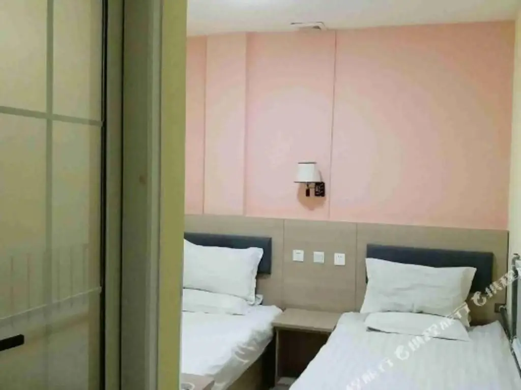 Цзинань: Pod Inn Chain Hotel (Jinan Qilu Hospital Quancheng Plaza)