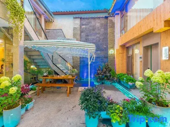 Лицзян: Xianyue Pavilion·Designer’s Snow Mountain Panoramic Secret Garden Beauty Stay