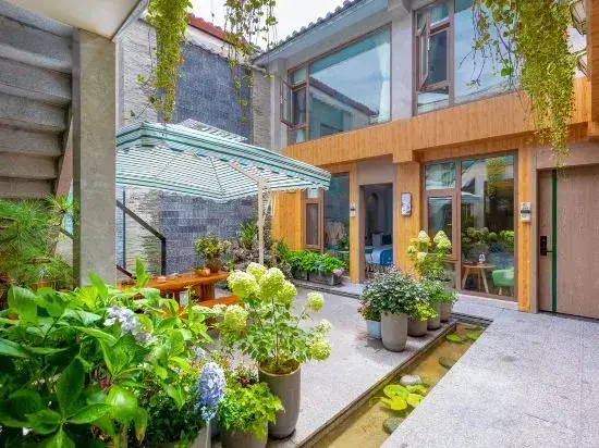Лицзян: Xianyue Pavilion·Designer’s Snow Mountain Panoramic Secret Garden Beauty Stay