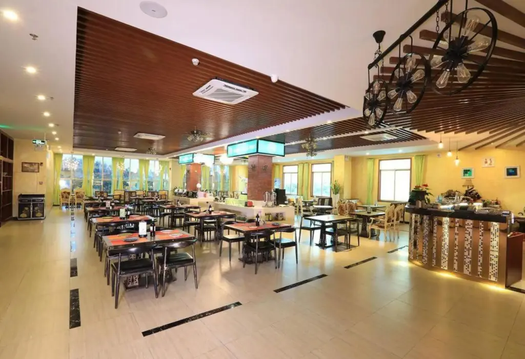 Шэньчжэнь: ELONG DELUXE (Shenzhen Songgang Amber Market)