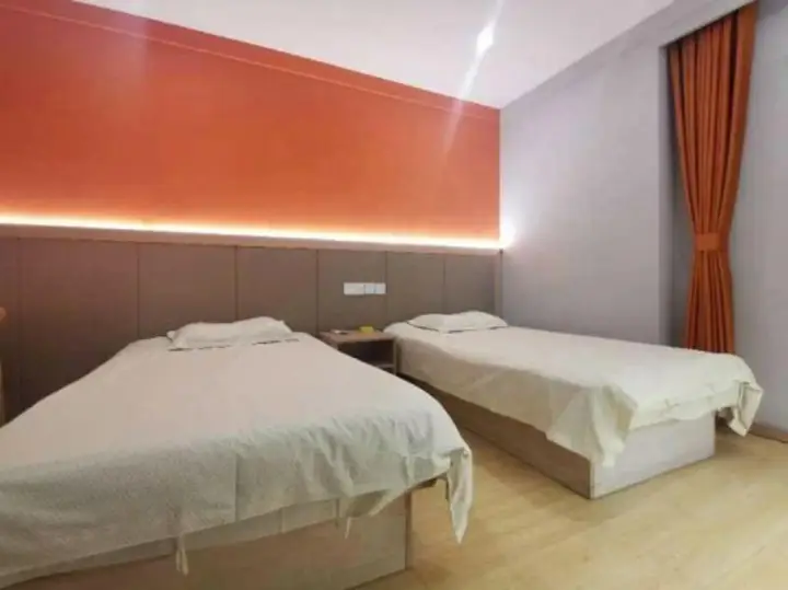 Ляньюньган: Home Inn Huayi Hotel (Wanda Plaza)