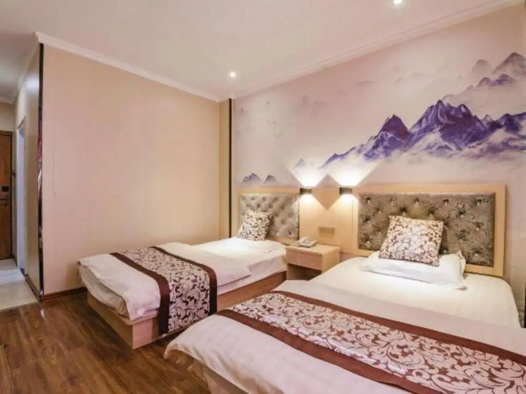 Кайфын: Longfeng Hostel