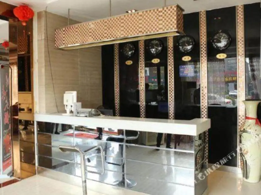 Кайфын: Longfeng Hostel