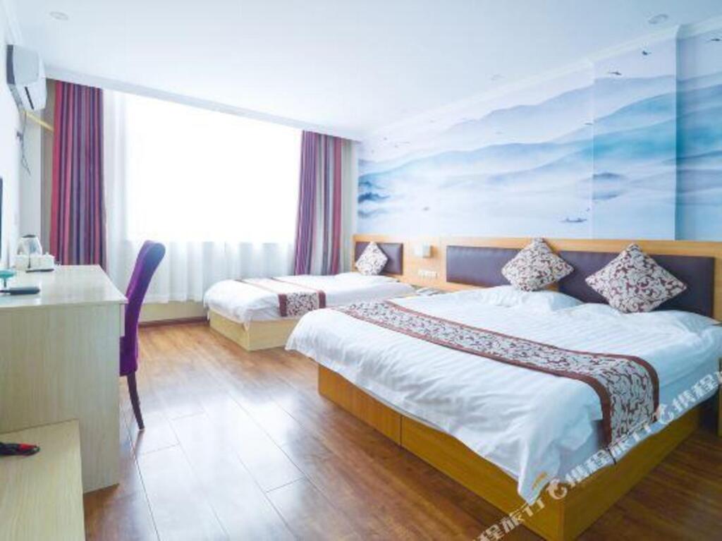 Кайфын: Longfeng Hostel