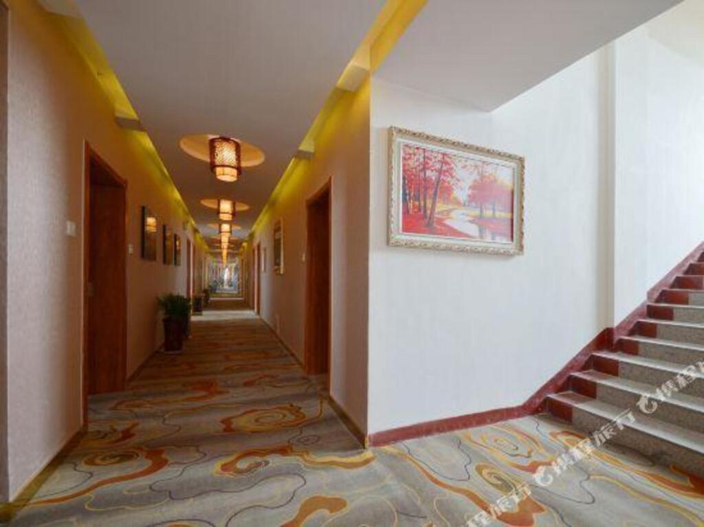 Кайфын: Longfeng Hostel