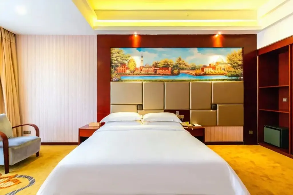 Дунгуань: Vienna Hotel Houjie   Shanmei Subway Station