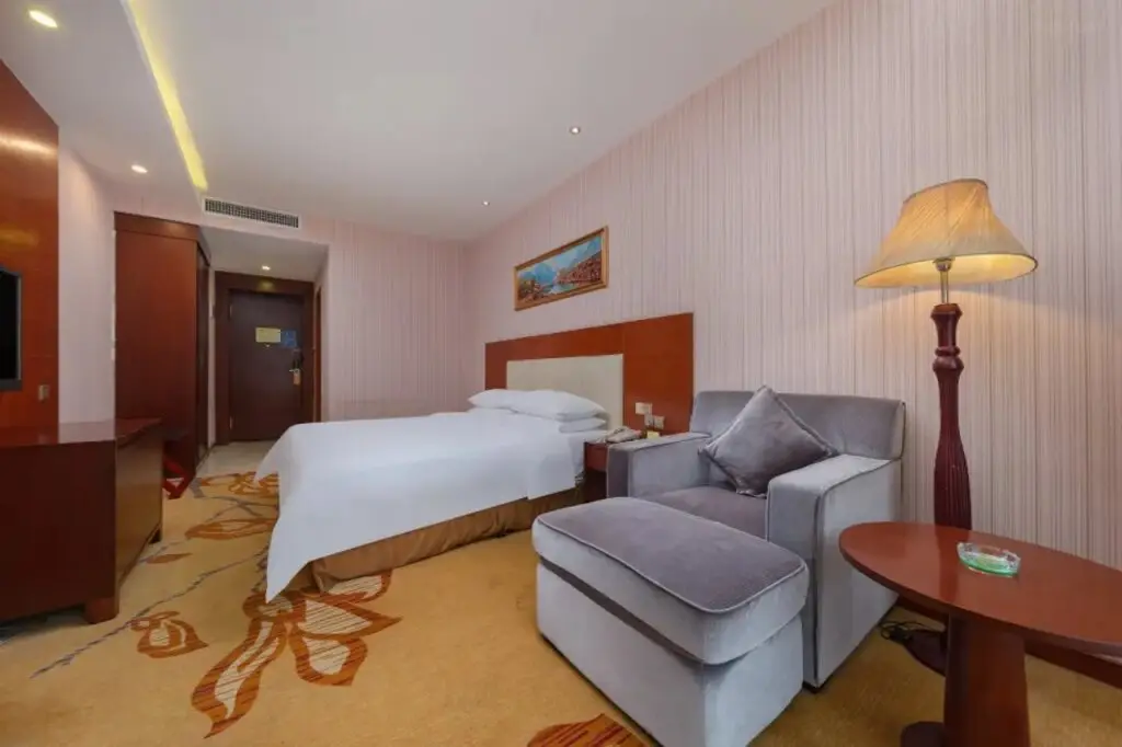 Дунгуань: Vienna Hotel Houjie   Shanmei Subway Station