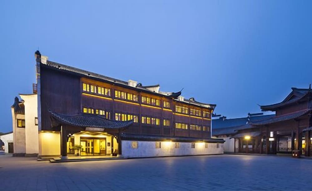 Цзясинь: Water Fair Inn