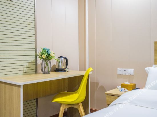 Цзясинь: Huaju Hotel (Haining Haichang Road subway station store)