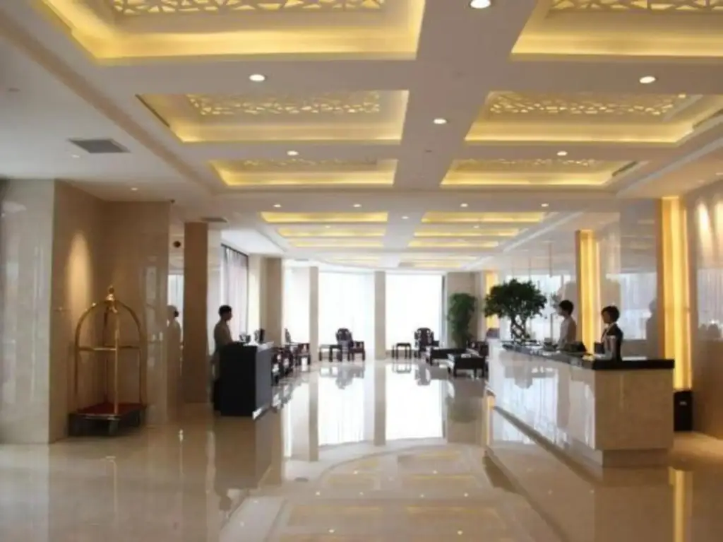 Далянь: HR-East Hotel