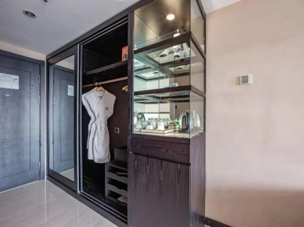 Далянь: HR-East Hotel