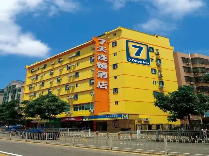 Чжэнчжоу: 7天连锁酒店(郑州火车站华润万象城店)